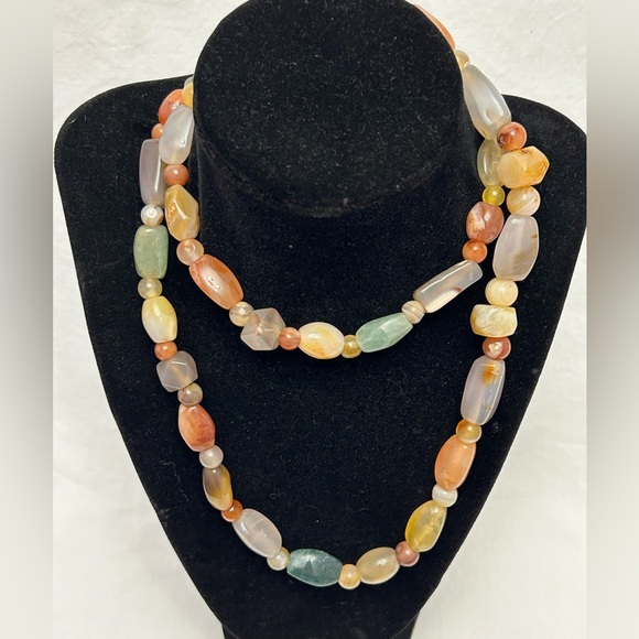 BEAUTIFUL NATURAL STONE MIXED AGATE NECKLACE - Picture 6 of 7
